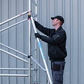 Euroscaffold Rolsteiger Euroscaffold Original 135x305 11,2m werkhoogte tegen de gevel