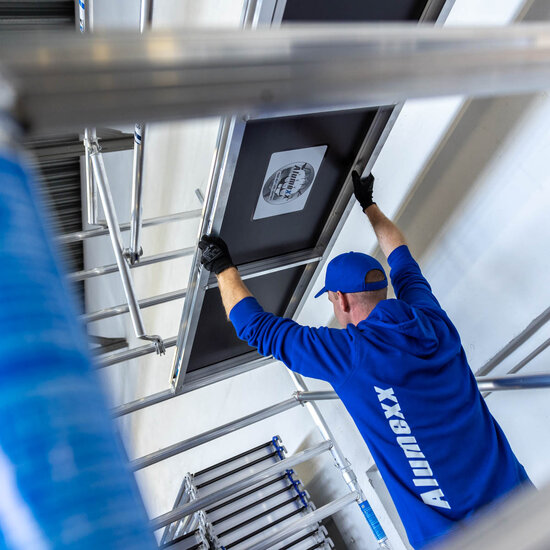 Alumexx Rolsteiger Alumexx Extra 75x190 7,2m werkhoogte tegen de gevel