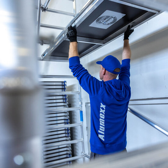 Alumexx Rolsteiger Alumexx Extra 75x250 6,2m werkhoogte tegen de gevel