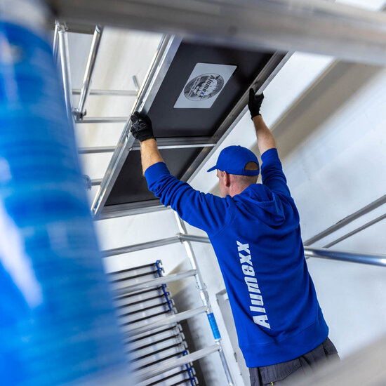 Alumexx Rolsteiger Alumexx Extra 90x190 7,2m werkhoogte tegen de gevel