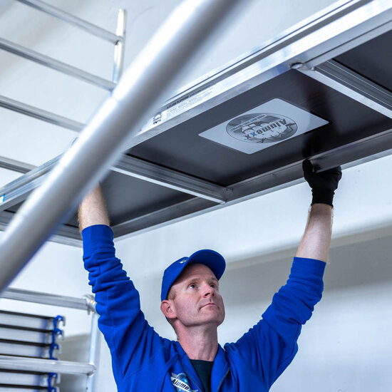 Alumexx Rolsteiger Alumexx Extra 90x250 7,2m werkhoogte tegen de gevel