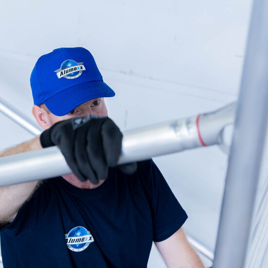 Alumexx Rolsteiger Alumexx Light 75x190 4,2m werkhoogte tegen de gevel