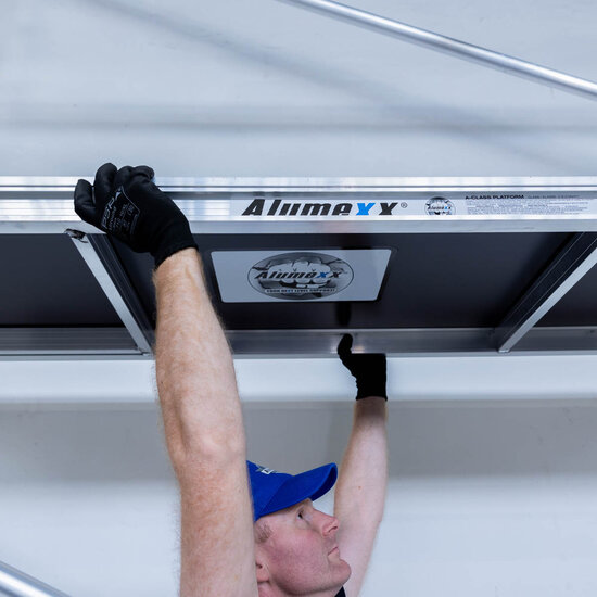 Alumexx Rolsteiger Alumexx Light 90x190 5,2m werkhoogte tegen de gevel