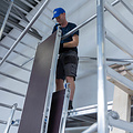 Alumexx Rolsteiger Alumexx Light 75x250 9,2m werkhoogte tegen de gevel