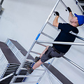 Alumexx Rolsteiger Alumexx Light 135x250 11,2m werkhoogte tegen de gevel