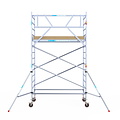 Euroscaffold Rolsteiger Euroscaffold Basic 135x250 5,2m werkhoogte tegen de gevel