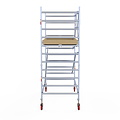 Euroscaffold Rolsteiger Euroscaffold Basic 135x250 4,2m werkhoogte carbon vloer tegen de gevel