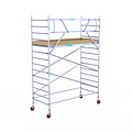 Euroscaffold Rolsteiger Euroscaffold Basic 135x305 5,2m werkhoogte carbon vloer tegen de gevel