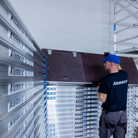 Alumexx Rolsteiger Alumexx Light 90x190 6,2m werkhoogte tegen de gevel