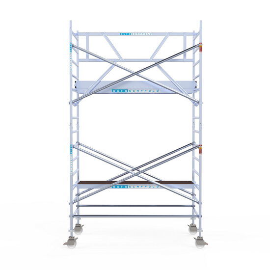 Euroscaffold Rolsteiger Euroscaffold Professional 135x250 5,2m werkhoogte tegen de gevel