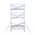 Euroscaffold Rolsteiger Euroscaffold Professional 135x305 7,2m werkhoogte tegen de gevel