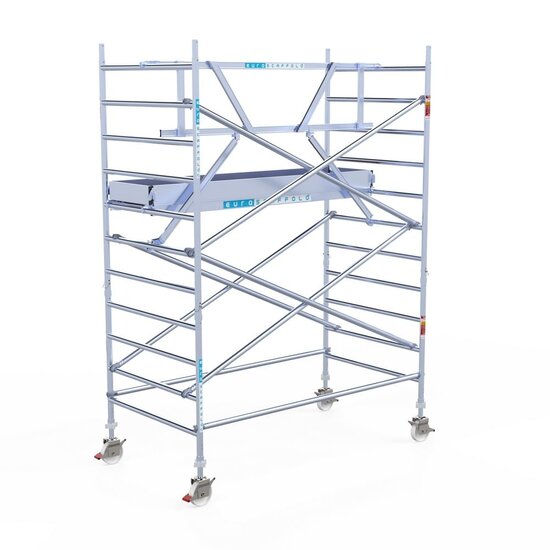 Euroscaffold Rolsteiger Euroscaffold Professional 135x250 4,2m werkhoogte carbon vloer tegen de gevel