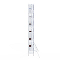 Euroscaffold Rolsteiger Euroscaffold Professional 135x250 14,2m werkhoogte carbon vloer tegen de gevel