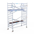Euroscaffold Rolsteiger Euroscaffold Professional 135x305 5,2m werkhoogte carbon vloer tegen de gevel