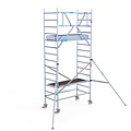 Euroscaffold Rolsteiger Euroscaffold Professional 90x190 5,2m werkhoogte carbon vloer tegen de gevel