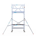 Euroscaffold Rolsteiger Euroscaffold Professional 90x190 5,2m werkhoogte carbon vloer tegen de gevel