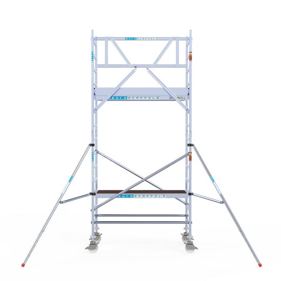 Euroscaffold Rolsteiger Euroscaffold Professional 90x190 5,2m werkhoogte carbon vloer tegen de gevel