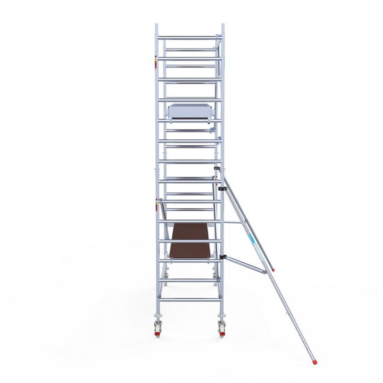 Euroscaffold Rolsteiger Euroscaffold Professional 90x305 5,2m werkhoogte carbon vloer tegen de gevel