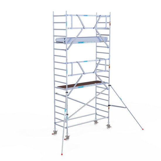 Euroscaffold Rolsteiger Euroscaffold Professional 90x250 6,2m werkhoogte carbon vloer tegen de gevel