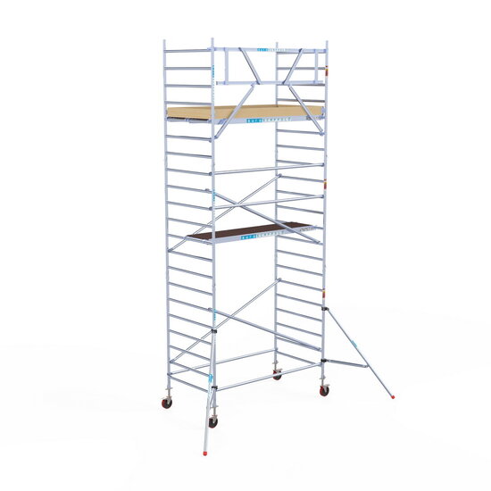 Euroscaffold Rolsteiger Euroscaffold Basic 135x250 7,2m werkhoogte carbon vloer tegen de gevel