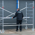 Euroscaffold Rolsteiger Euroscaffold Original 135x250 4,2m werkhoogte carbon vloer tegen de gevel