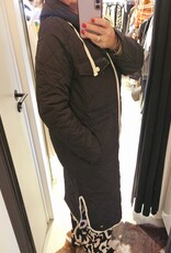 Ivy Beau Zwarte lange jas