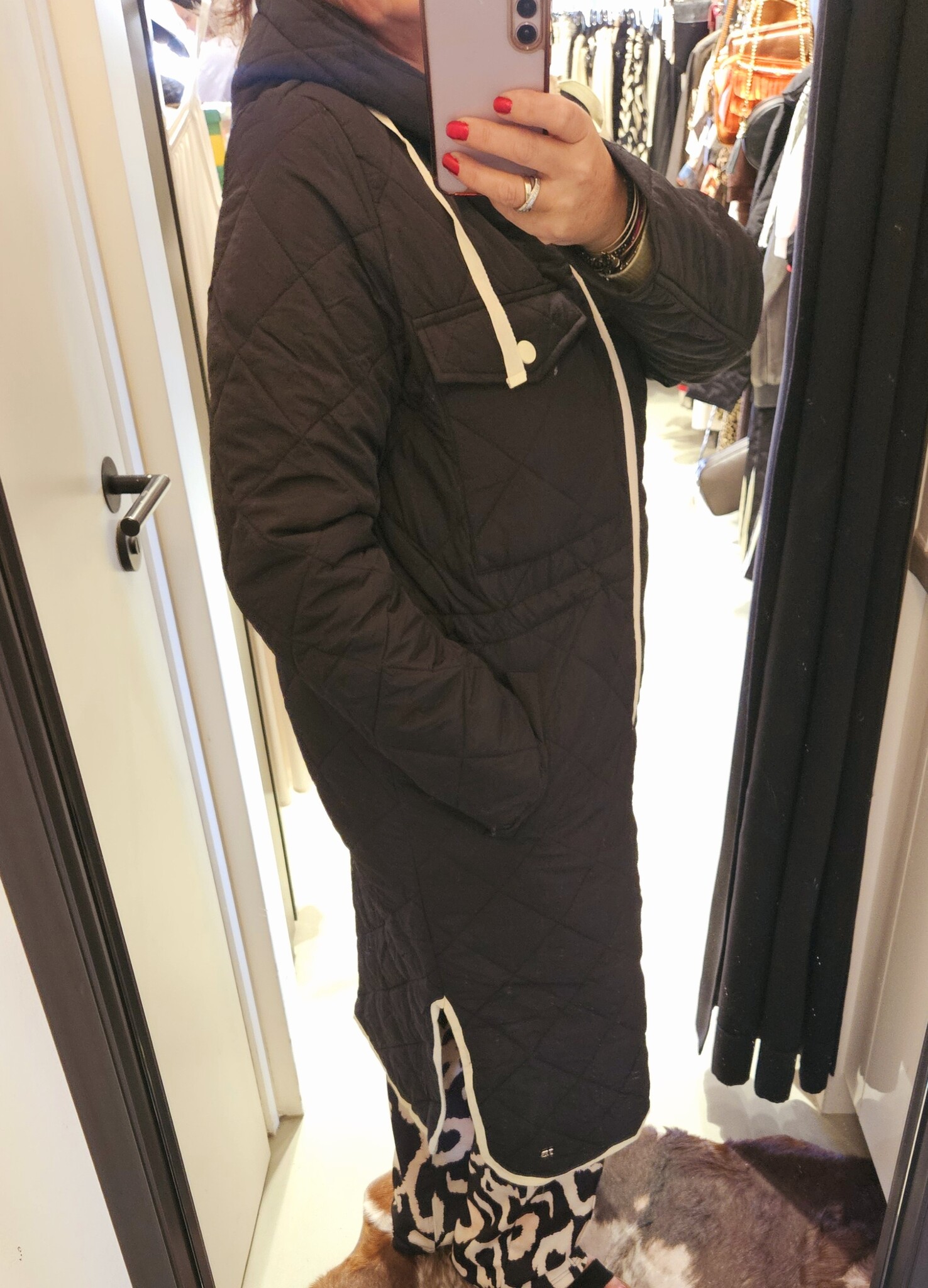 Ivy Beau Zwarte lange jas