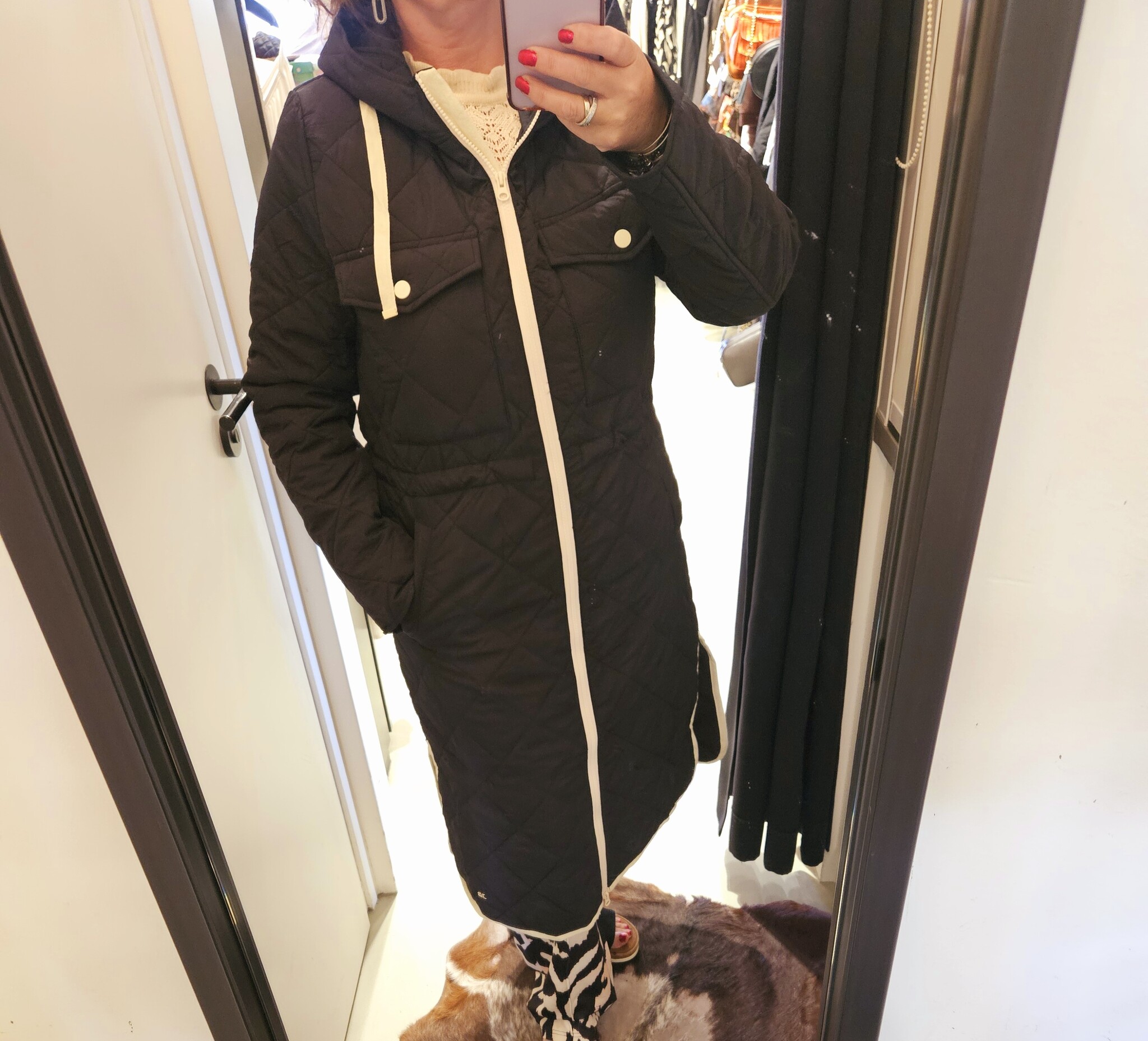 Ivy Beau Zwarte lange jas