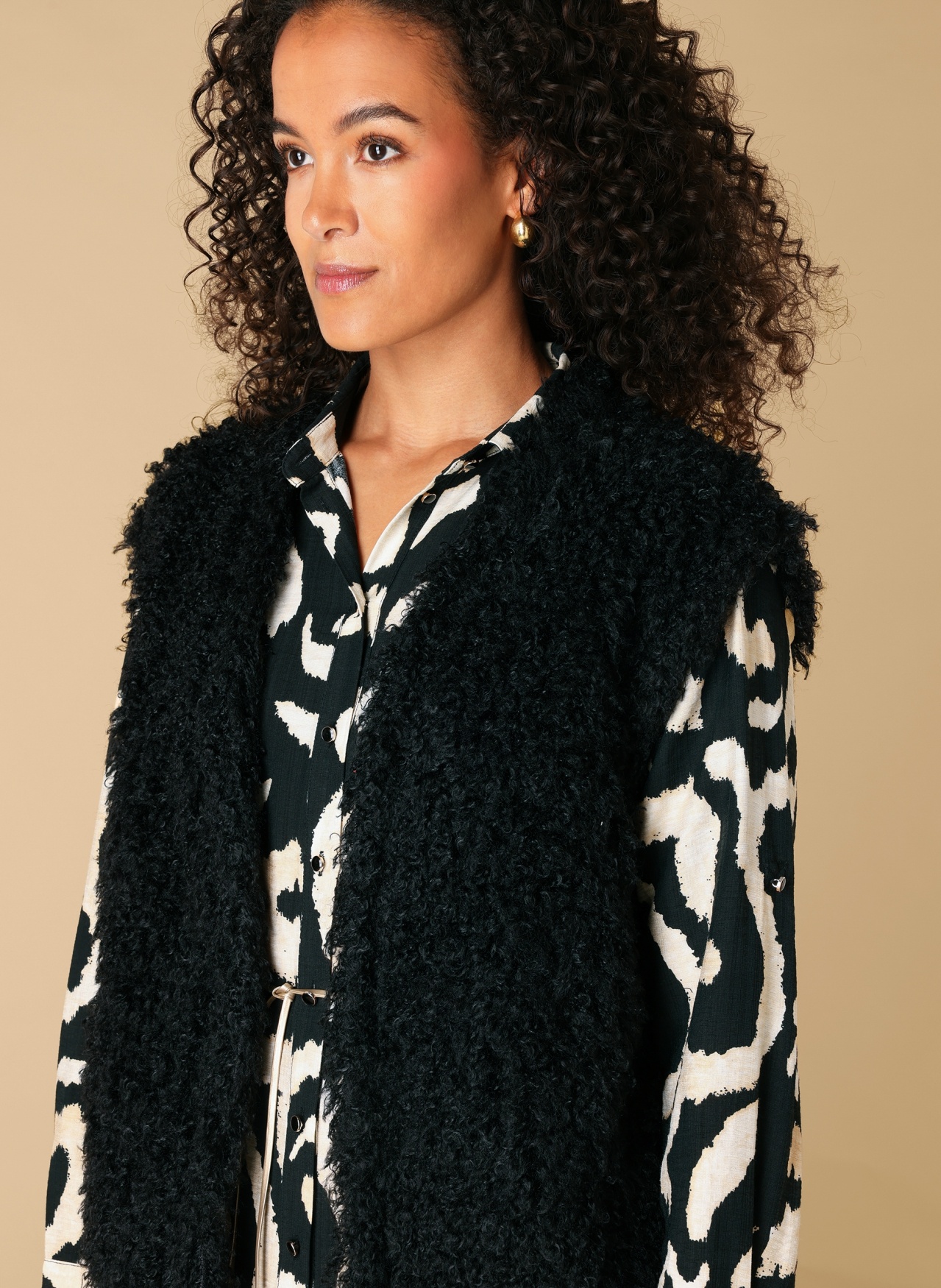 Ivy Beau Zwart bont gilet