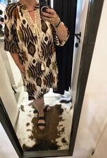Gemma Ricceri Jurk met half lange mouw bruin met groen en oranje print