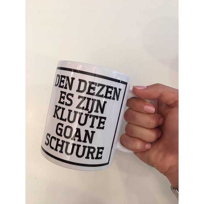 Urban Merch Mug Den Dezen Es Zijn Kluute Goan Schuure