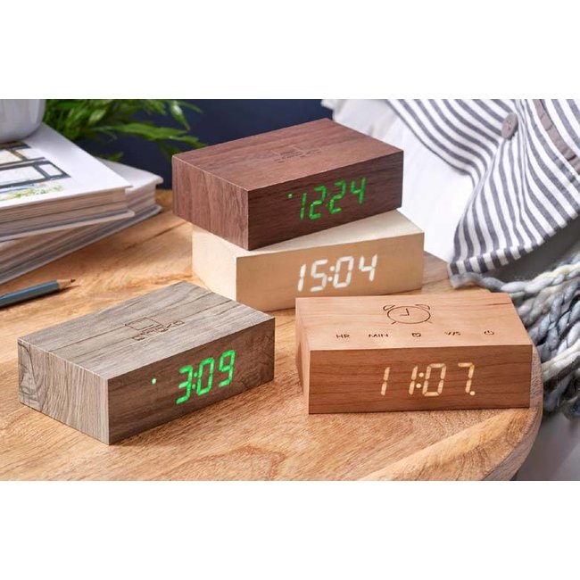 Flip Click Clock Wekker - witte esdoorn