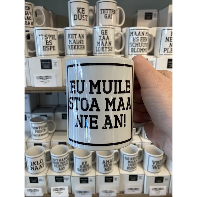 Urban Merch - Beker Eu Muile Stoa Maa Nie An!