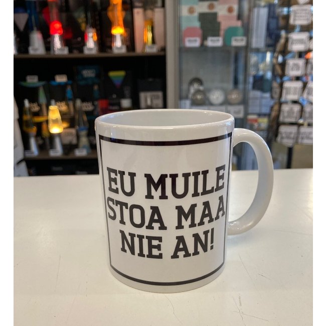Urban Merch - Beker Eu Muile Stoa Maa Nie An!