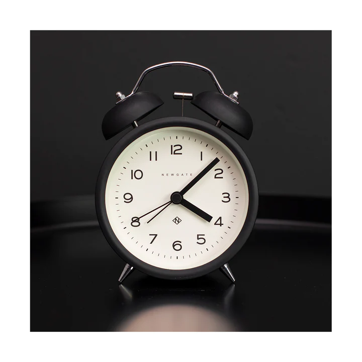 Réveil Analogique Rétro - Horloge De Table Carrée 13x13 Cm - Noir - Alarme - Mouvement à Quartz (piles Non Incluses)