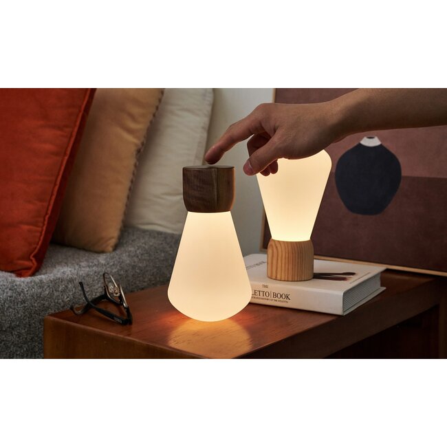 Gingko - Lampe d'ambiance Pentagon Desk Bulb - large - noyer - rechargeable - changement de couleur