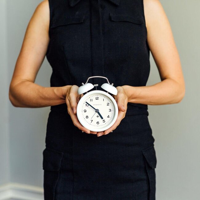 Newgate - Retro Alarm Clock with Hammer Bell Charlie - white