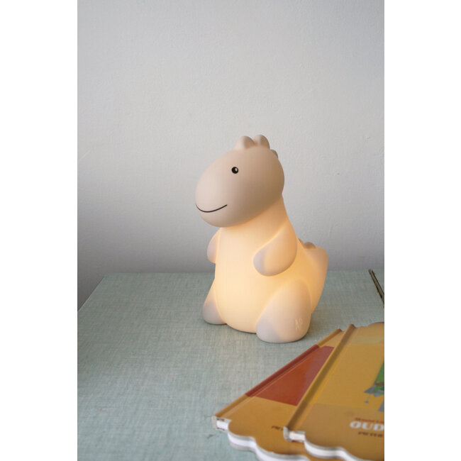 Atelier Pierre - Nachtlampje  Dino Jéroom - zandkleur - USB oplaadbaar - LED