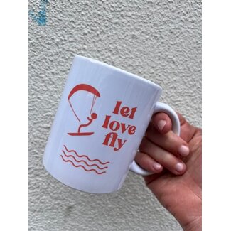Urban Merch Tasse Kitesurfen 'let love fly'