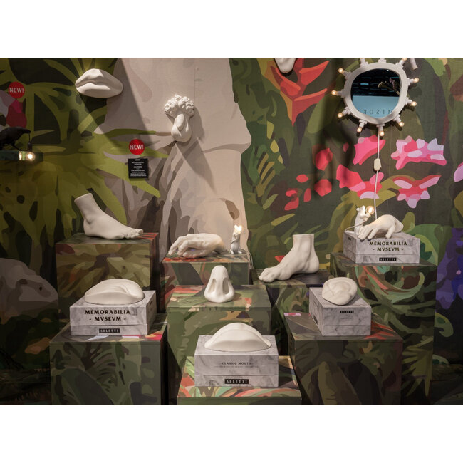 Seletti – Skulptur Frauenfuß – Memorabilia Museum