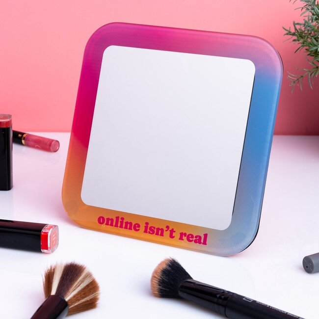 Fisura - Miroir de Maquillage Online Isn't Real