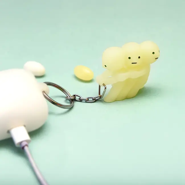 Key Chain Smiski Pulling - glow in the dark - key holder