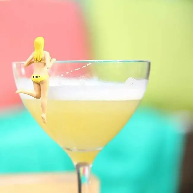 npw - Glasmarkeerders Meisjes in Bikini - Bosom Buddies