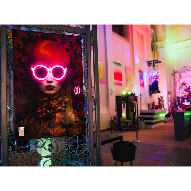 Kare Deign - LED Painting Wall Decoration Fancy Red Lady