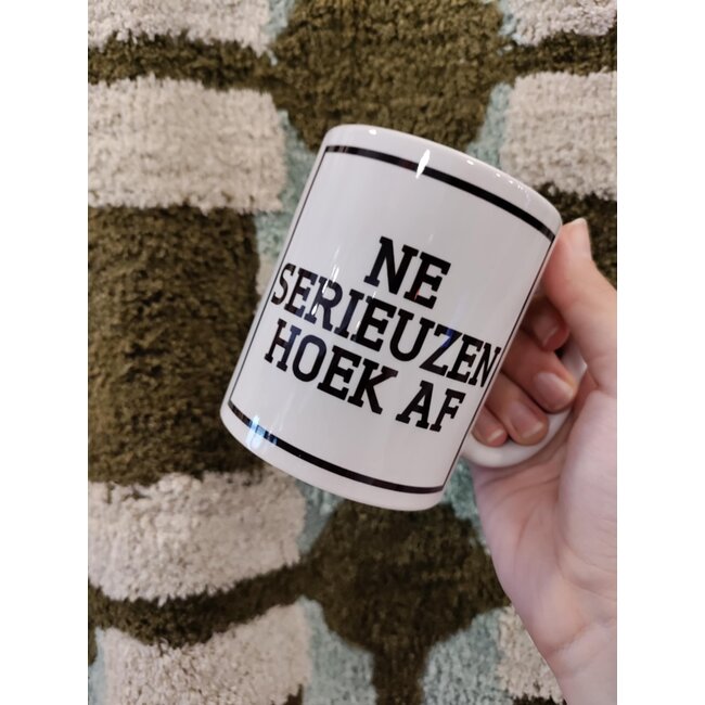 Urban Merch - Mug Ne Serieuzen Hoek Af