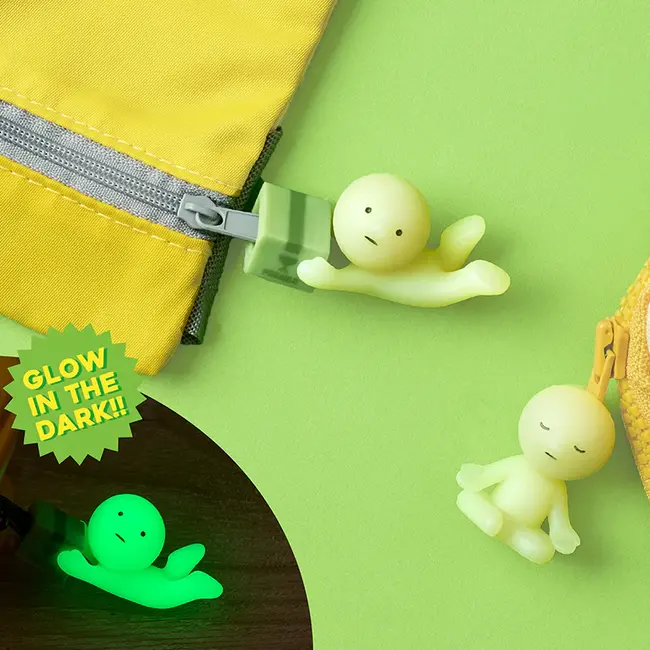 Smiski Zipperbite - falling down - glow in the dark