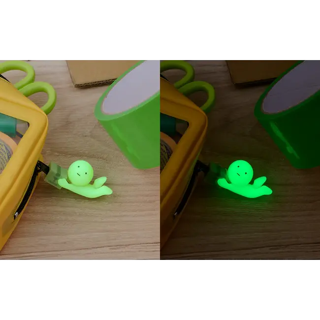 Smiski Zipperbite - falling down - glow in the dark