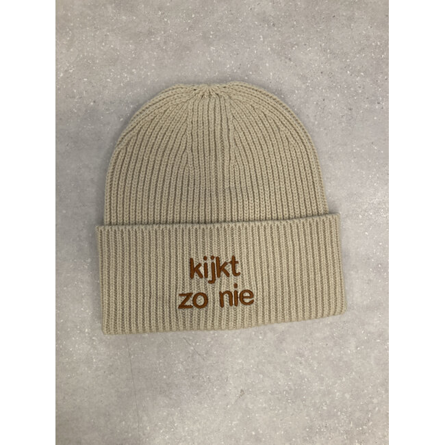 Urban Merch - Beanie Kijkt Zo Nie - Attitude Muts - ecru