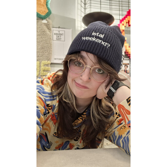 Urban Merch - Beanie Istal Weekend - Attitude Muts - marine blauw