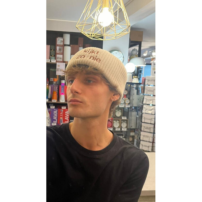 Urban Merch - Beanie Kijkt Zo Nie - Knip Cat - ecru